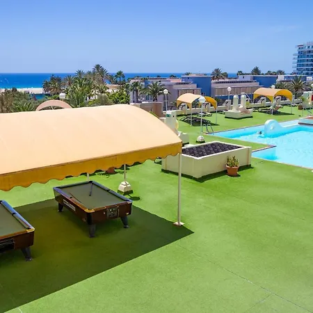 The House Of Nonni Ventura - Beachfront, Ocean View, Wi-fi, Aircon, Swimming Pool Apartment