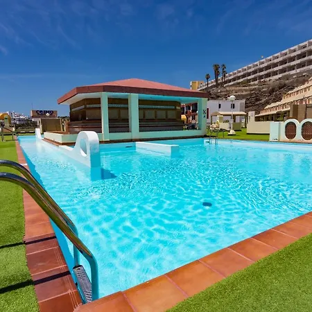 Apartment The House Of Nonni Ventura - Beachfront, Ocean View, Wi-fi, Aircon, Swimming Pool