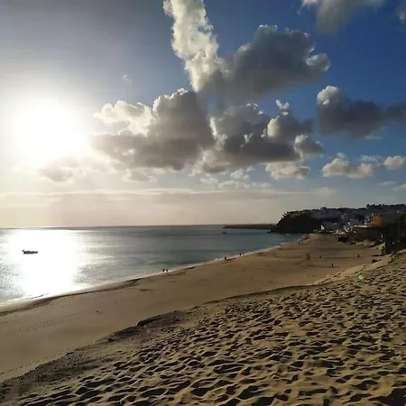 Апартаменты The House Of Nonni Ventura - Beachfront, Ocean View, Wi-fi, Aircon, Swimming Pool *