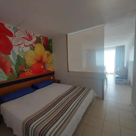 Апартаменты The House Of Nonni Ventura - Beachfront, Ocean View, Wi-fi, Aircon, Swimming Pool