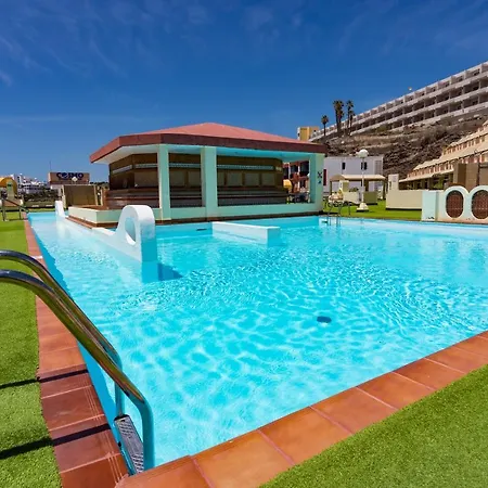 Апартаменты The House Of Nonni Ventura - Beachfront, Ocean View, Wi-fi, Aircon, Swimming Pool