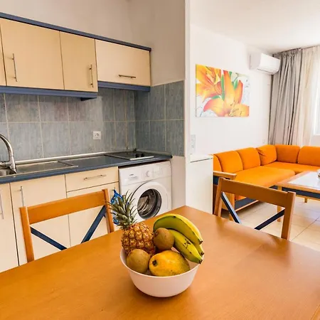 Апартаменты The House Of Nonni Ventura - Beachfront, Ocean View, Wi-fi, Aircon, Swimming Pool Морро-дель-Хабле