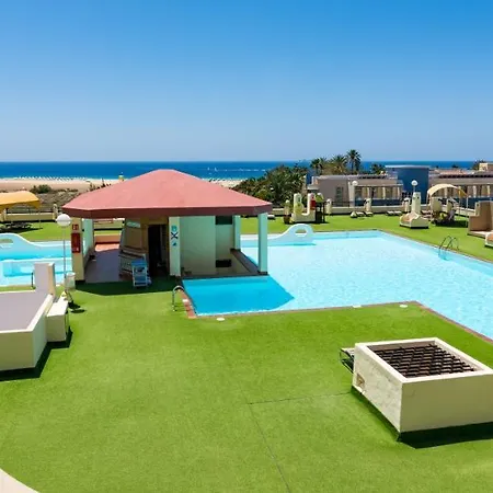 The House Of Nonni Ventura - Beachfront, Ocean View, Wi-fi, Aircon, Swimming Pool