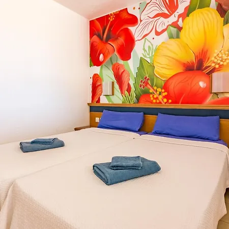 The House Of Nonni Ventura - Beachfront, Ocean View, Wi-fi, Aircon, Swimming Pool Appartement