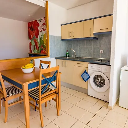 Апартаменты The House Of Nonni Ventura - Beachfront, Ocean View, Wi-fi, Aircon, Swimming Pool *