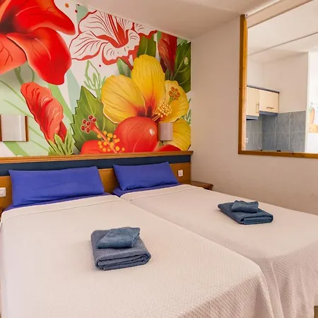 The House Of Nonni Ventura - Beachfront, Ocean View, Wi-fi, Aircon, Swimming Pool Апартаменты *